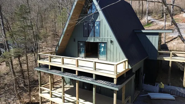1196 Lakeside Dr, Smithville, TN 37166