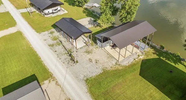 1085 Wc Pickett Rd, Clifton, TN 38425