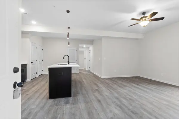 229 E Johnson Circle #C-208, Clarksville, TN 37040