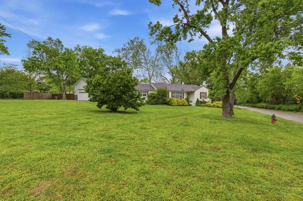 700 Omandale Dr, Nashville, TN 37204