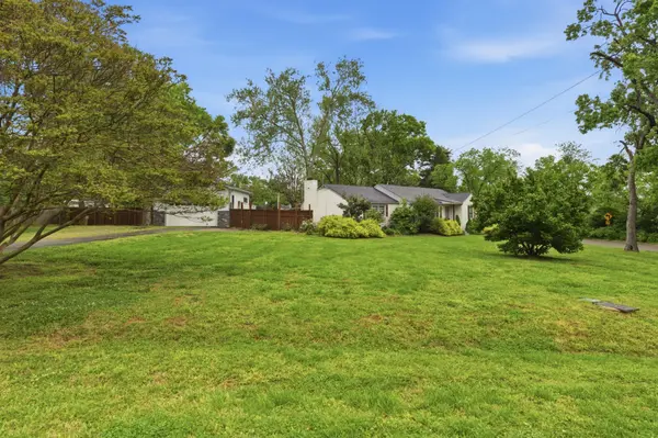 700 Omandale Dr, Nashville, TN 37204