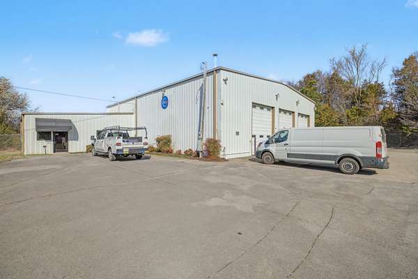 225 Fiberglass Dr, Mount Juliet, TN 37122