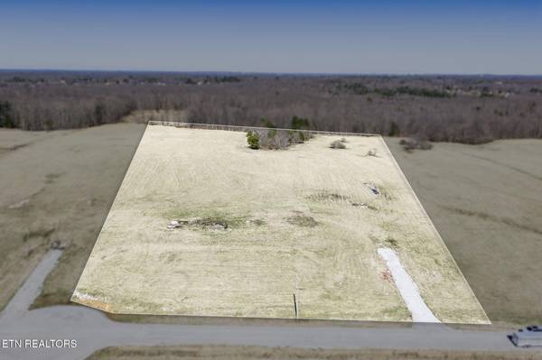 4 Nicholson Drive, Crossville, TN 38572