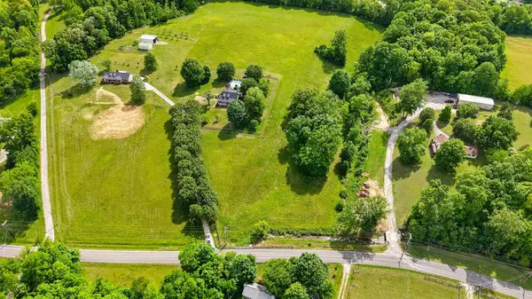 3146 Old Greenbrier Pike, Greenbrier, TN 37073
