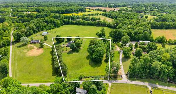 3146 Old Greenbrier Pike, Greenbrier, TN 37073