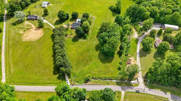3146 Old Greenbrier Pike, Greenbrier, TN 37073
