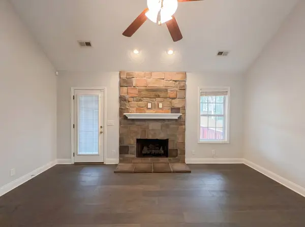 432 Leslie Wood Dr, Clarksville, TN 37040