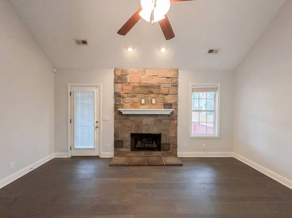 432 Leslie Wood Dr, Clarksville, TN 37040