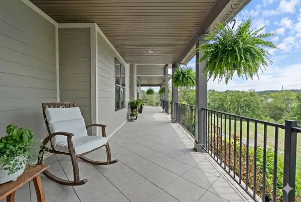 1135D Center Point Rd, Hendersonville, TN 37075