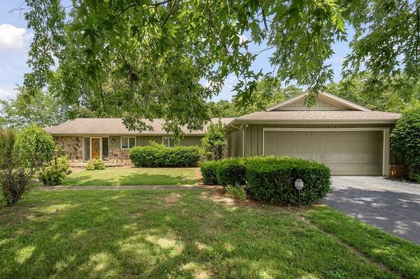 242 Oakland Dr, Sparta, TN 38583