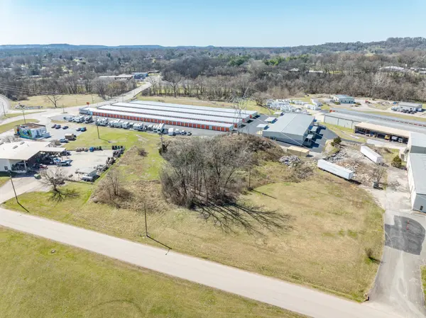 1 Tradewind Dr, Columbia, TN 38401