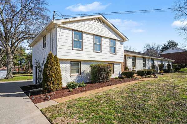 207 Montchanin Dr, Old Hickory, TN 37138