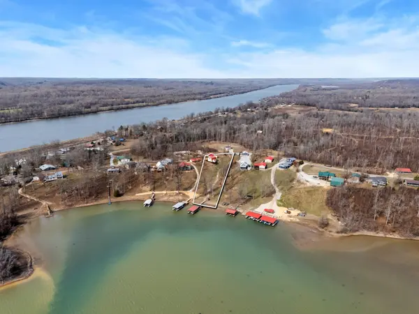 722 Driftwood Dr, Lobelville, TN 37097