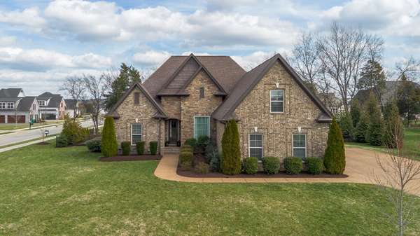 901 Larkspur Ln, Lebanon, TN 37087