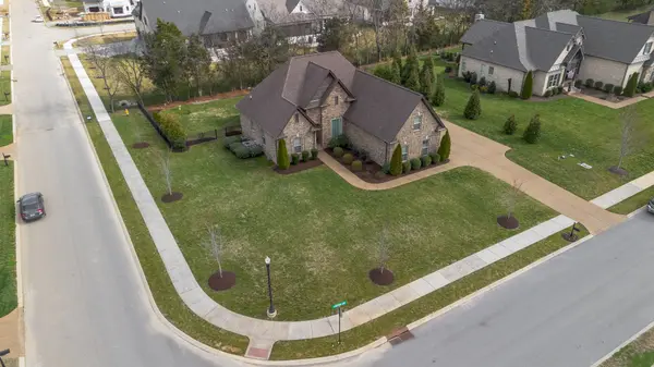 901 Larkspur Ln, Lebanon, TN 37087