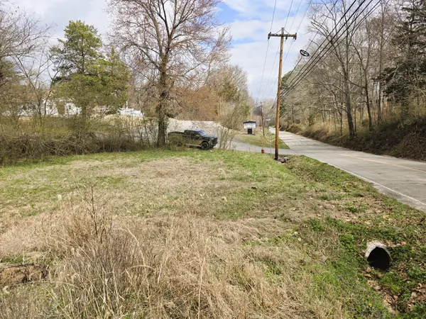 241 Stigall St, Camden, TN 38320
