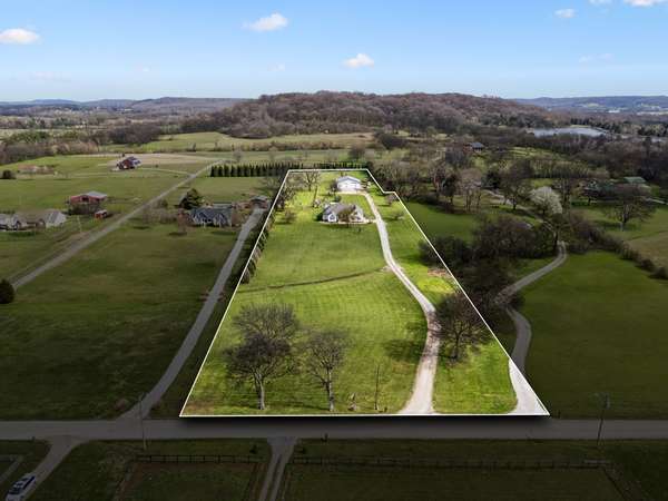 7009 Hoover Mason Ln, Mount Pleasant, TN 38474