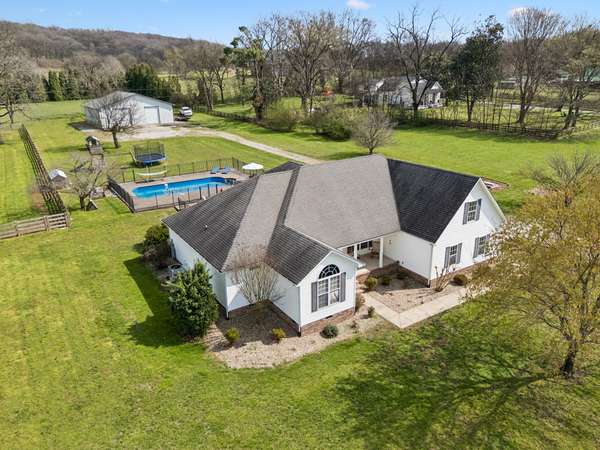 7009 Hoover Mason Ln, Mount Pleasant, TN 38474
