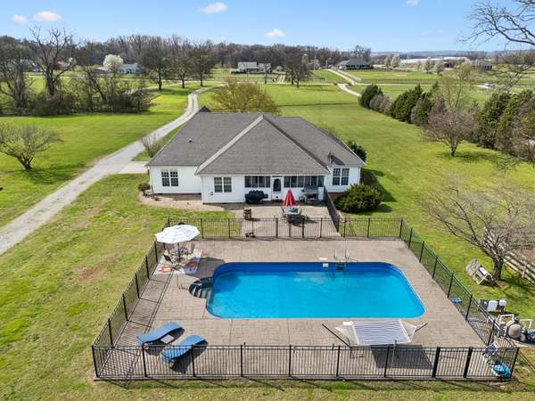 7009 Hoover Mason Ln, Mount Pleasant, TN 38474