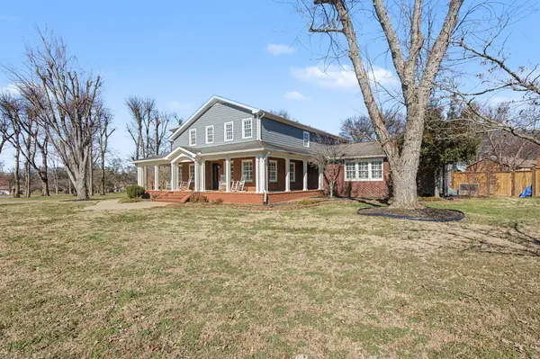 5032 Twin Lakes Dr, Old Hickory, TN 37138