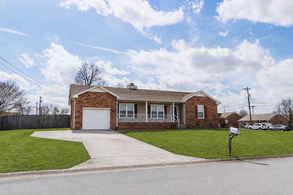 1000 Monica Dr, Clarksville, TN 37042