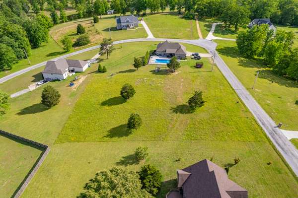 594 Double Eagle Dr, Summertown, TN 38483