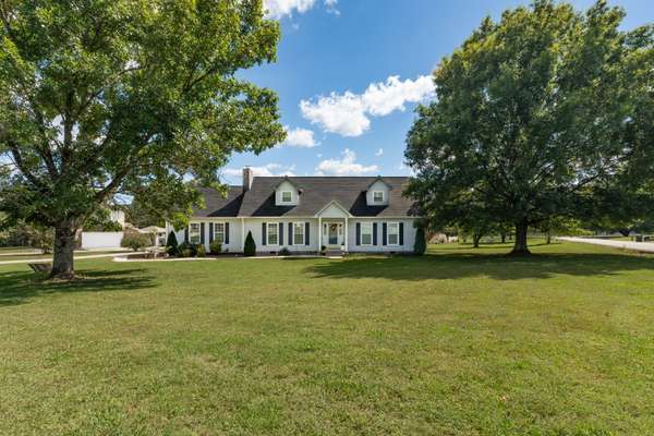 201 Chadwick Dr, Fayetteville, TN 37334