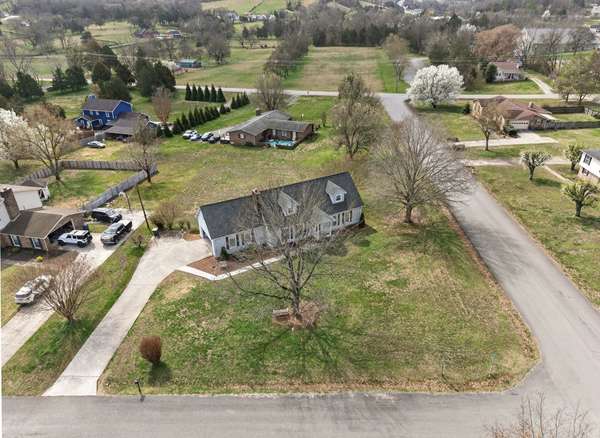 201 Chadwick Dr, Fayetteville, TN 37334