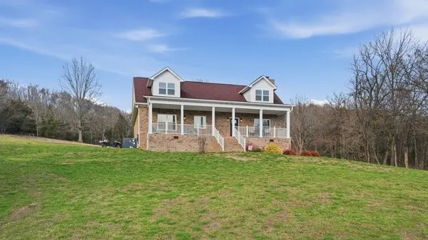 54 Thomas Rd, Fayetteville, TN 37334