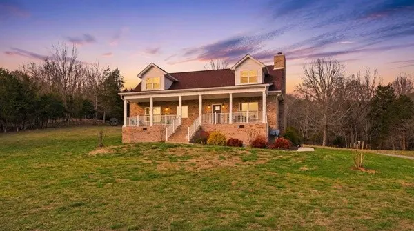 54 Thomas Rd, Fayetteville, TN 37334