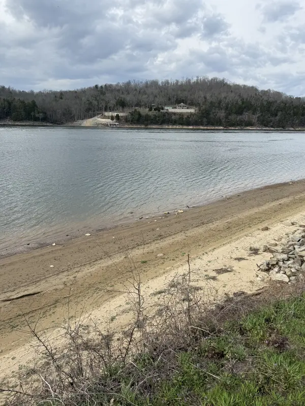 706 River Front Dr #S, Clifton, TN 38425