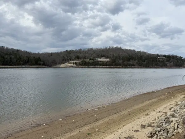 706 River Front Dr #S, Clifton, TN 38425