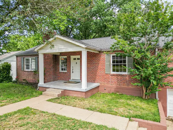 1204 Rolling Fields Dr, Columbia, TN 38401
