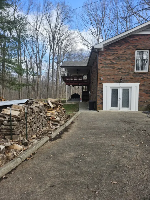 1581 Galen Rd, Lafayette, TN 37083