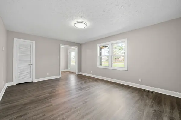 1022 Great Oaks Dr, Hopkinsville, KY 42240