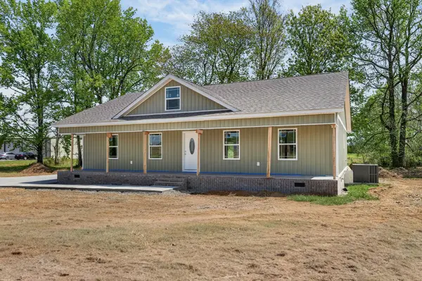 6 Monks Rd, Fayetteville, TN 37334