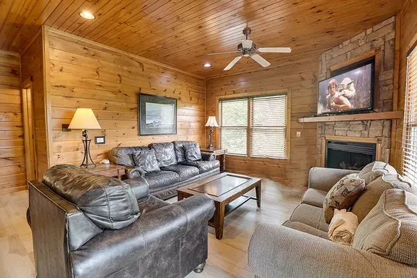 821 Great Smoky Way, Gatlinburg, TN 37738