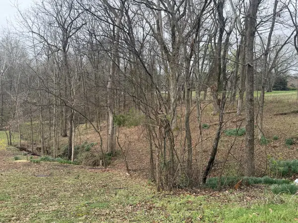 1930 Arlington Rd, Lebanon, TN 37087
