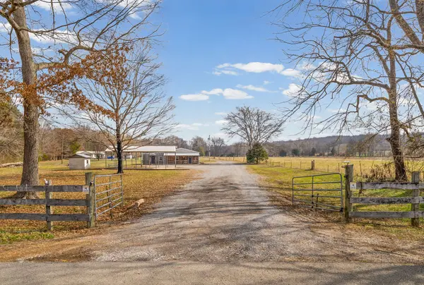 1095 White Oak Rd, Stewart, TN 37175