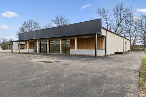 9090 US Highway 70 #E, Mc Ewen, TN 37101