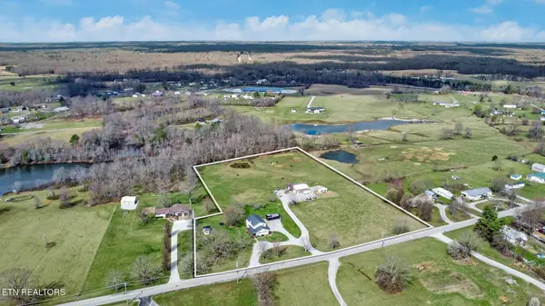 7616 Plateau Rd, Crossville, TN 38571