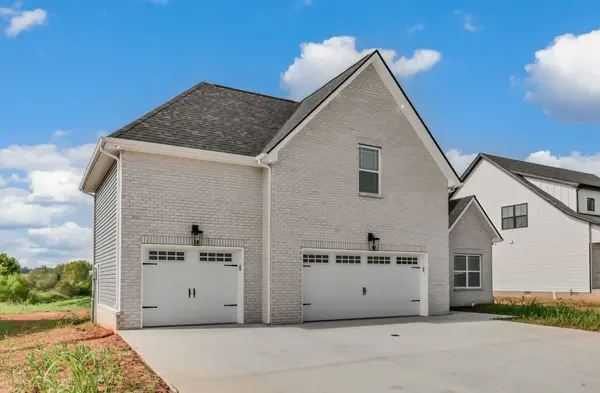 222 Low Plains Ln, Clarksville, TN 37043