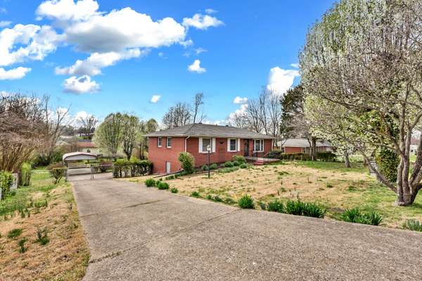 126 Lexington Dr, Clarksville, TN 37042