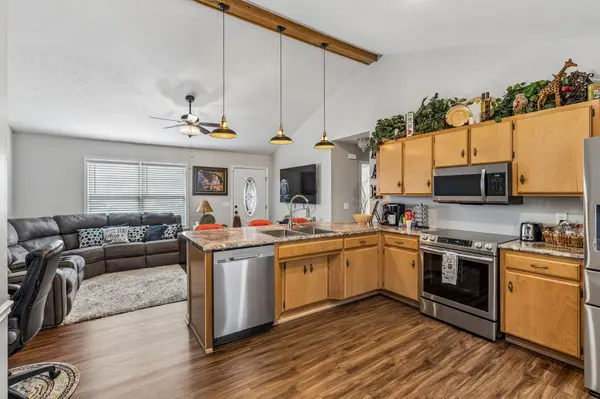 402 Jonesboro Ct, La Vergne, TN 37086