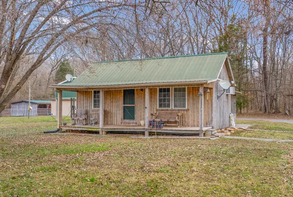 1095 White Oak Rd, Stewart, TN 37175
