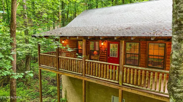 927 Stone Tr, Sevierville, TN 37876