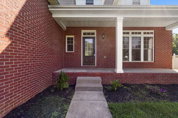 135 Weymouth Ct, Clarksville, TN 37043