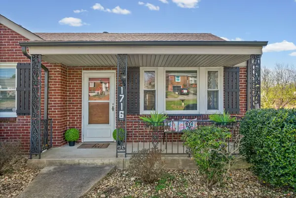 1716 Merritt Dr, Clarksville, TN 37043
