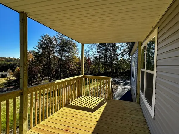 354 Bungalow Dr, Dandridge, TN 37725