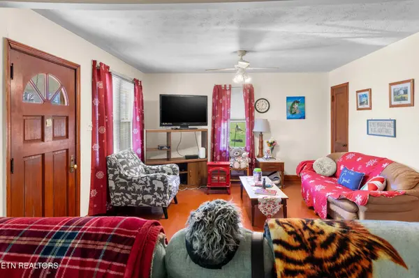 385 Hubbs Grove Rd, Maynardville, TN 37807
